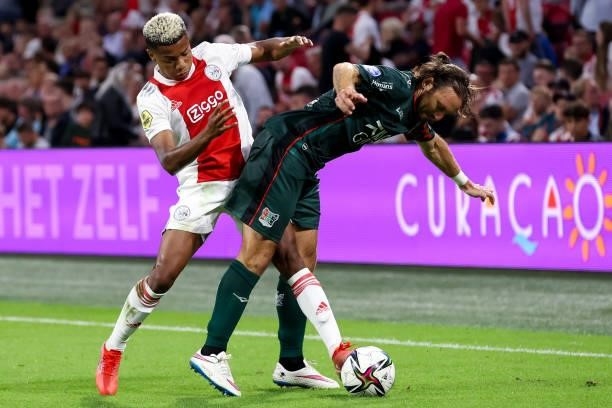 David Neres of Ajax and Edgar Barreto of N.E.C. Battle for possession during the Dutch Eredivisie match between Ajax and N.E.C. At Johan Cruijff...