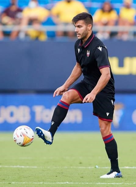 Rober Pier of Levante UD in action during the La Liga Santader match between Cadiz CF and Levante UD