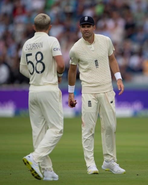Sam Curran and James Anderson of England during day one of the Second LV= Insurance Test Match between England and India at Lord's Cricket Ground on...