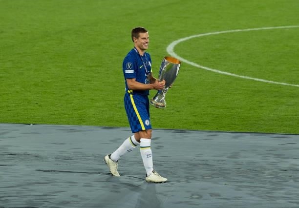 Chelsea captain César Azpilicueta with the trophy after the UEFA Super Cup between Chelsea and Villarreal CF at Windsor Park on August 11, 2021 in...