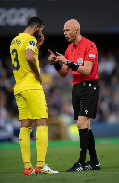 Referee Sergei Karasev talks to Raúl Albiol of Villarreal CF during the UEFA Super Cup between Chelsea and Villarreal CF at Windsor Park on August...