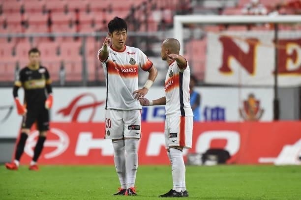Min Tae of Nagoya Grampus talks with Yutaka YOSHIDA during the J.League Meiji Yasuda J1 match between Nagoya Grampus and Shonan Bellmare at the...