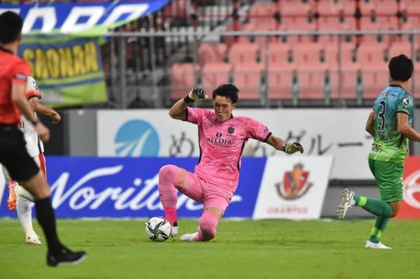 Kosei TANI of Shonan Bellmare in action during the J.League Meiji Yasuda J1 match between Nagoya Grampus and Shonan Bellmare at the Toyota Stadium on...