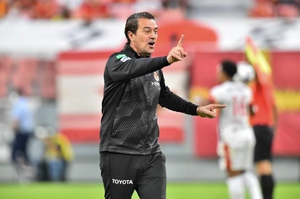 Head coach Massimo Ficcadenti of Nagoya Grampus gestures during the J.League Meiji Yasuda J1 match between Nagoya Grampus and Shonan Bellmare at the...