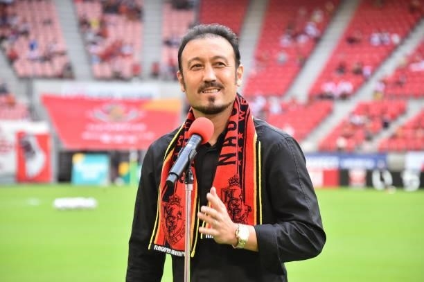 Marcus Tulio Tanaka makes the speech to the supporters prior to the J.League Meiji Yasuda J1 match between Nagoya Grampus and Shonan Bellmare at the...