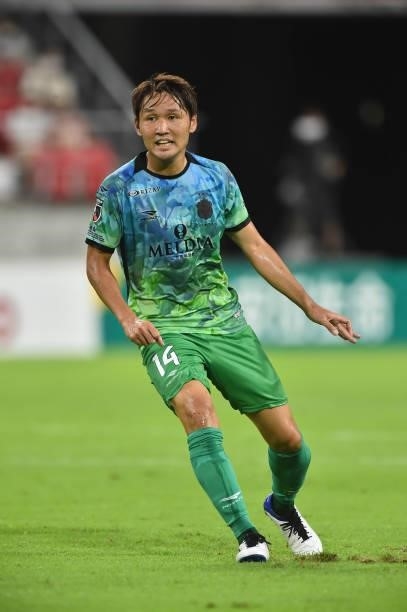 Akimi BARADA of Shonan Bellmare in action during the J.League Meiji Yasuda J1 match between Nagoya Grampus and Shonan Bellmare at the Toyota Stadium...