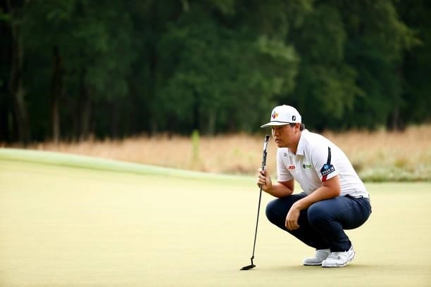 Sungjae Im of Korea lines up a putt on the first green during the final round of the Wyndham Championship at Sedgefield Country Club on August 15,...
