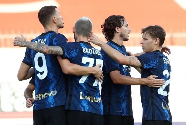 Nicolo’ Barella of FC Internazionale celebrates his goal with his team-mates during the pre-season friendly match between FC Internazionale and...