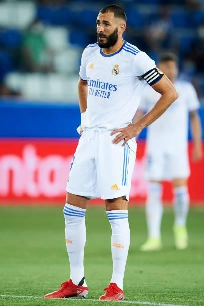 Karim Benzema of Real Madrid reacts during the LaLiga Santader match between Deportivo Alaves and Real Madrid CF at Estadio de Mendizorroza on August...