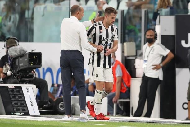 Aaron Ramsey of Juventus is complimented by Massimiliano Allegri Head coach of Juventus as he is substituted during the Pre-Season Friendly between...