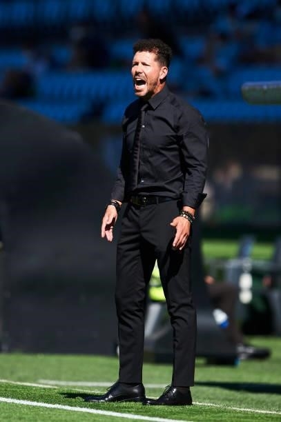 Head coach Diego Simeone of Club Atletico de Madrid reacts during the LaLiga Santander match between RC Celta de Vigo and Club Atletico de Madrid at...
