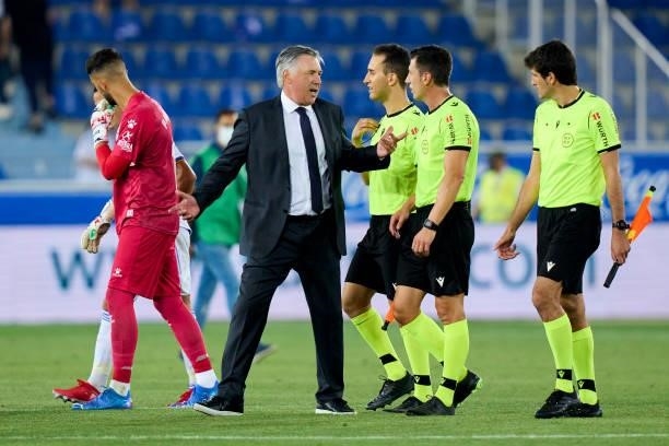 Ancelotti head Coach of Real Madrid CF argue with referee Soto Grado after the game during the La Liga Santader match between Deportivo Alaves and...