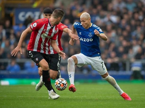 Richarlison of Everton in action with Oriol Romeu and Jack Stephens of Southampton during the Premier League match between Everton and Southampton at...