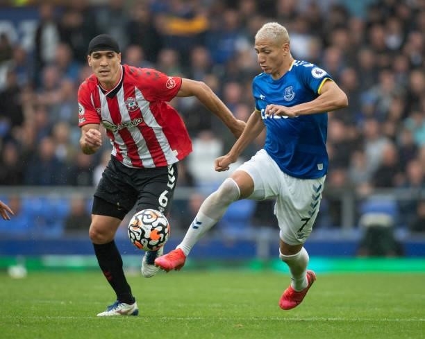 Richarlison of Everton in action with Oriol Romeu of Southampton during the Premier League match between Everton and Southampton at Goodison Park on...