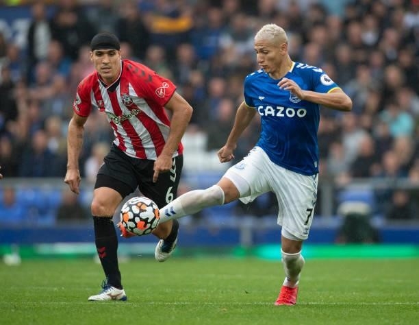 Richarlison of Everton in action with Oriol Romeu of Southampton during the Premier League match between Everton and Southampton at Goodison Park on...
