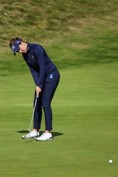 Georgia Hall of England putts the ball during a practice round prior to the AIG Women's Open at Carnoustie Golf Links on August 17, 2021 in...
