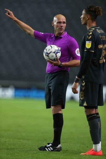 Referee Charles Breakspear makes a point to Sean Clare of Charlton Athletic during the Sky Bet League One match between Milton Keynes Dons and...