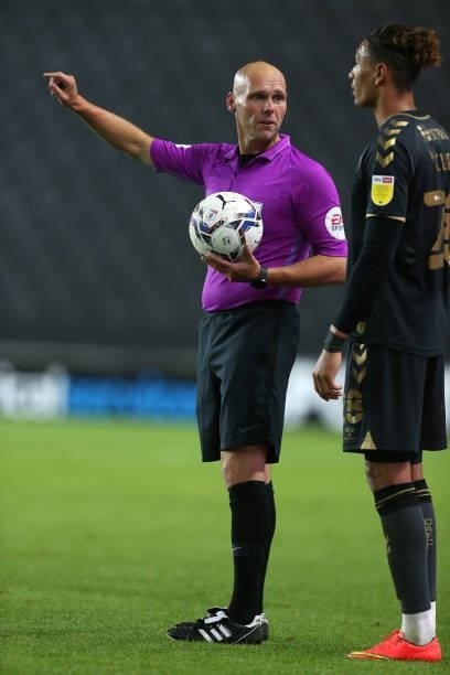 Referee Charles Breakspear makes a point to Sean Clare of Charlton Athletic during the Sky Bet League One match between Milton Keynes Dons and...