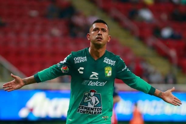 Elias Hernandez of Leon celebrates after scoring his team's second goal during the 5th round match between Chivas and Leon as part of the Torneo...