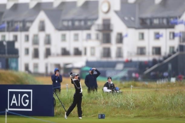 Lydia Ko of New Zealand tees off on the second hole during Day One of the AIG Women's Open at Carnoustie Golf Links on August 19, 2021 in Carnoustie,...