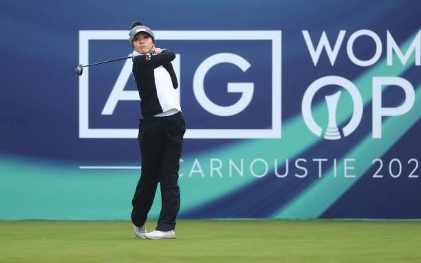 Lydia Ko of New Zealand tees off on the first hole during Day One of the AIG Women's Open at Carnoustie Golf Links on August 19, 2021 in Carnoustie,...