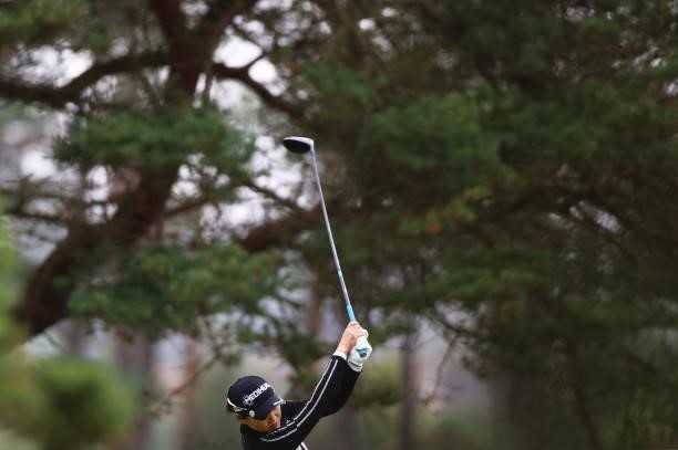 So Yeon Ryu of South Korea tees off on the fourteenth hole during Day One of the AIG Women's Open at Carnoustie Golf Links on August 19, 2021 in...