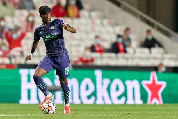 Noni Madueke of PSV Eindhoven in action during the UEFA Champions League Play-Offs Leg One match between SL Benfica and PSV Eindhoven at Estadio da...