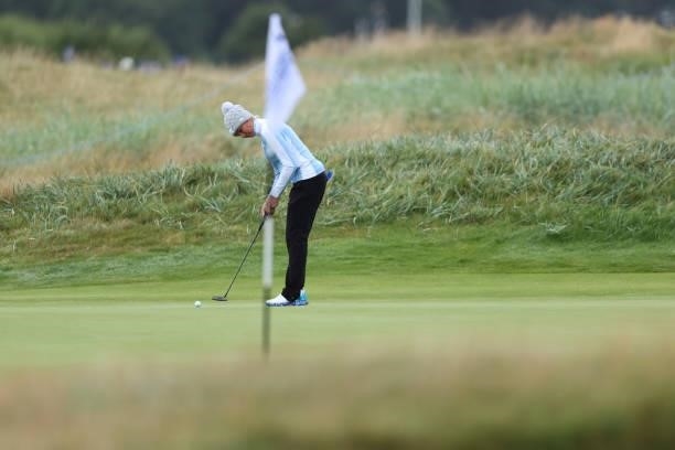 Ryann O'Toole of The United States putts on the fourteenth hole during Day One of the AIG Women's Open at Carnoustie Golf Links on August 19, 2021 in...