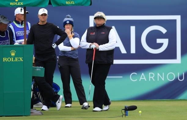 Laura Davies of England and her playing group look on from the first tee during Day One of the AIG Women's Open at Carnoustie Golf Links on August...