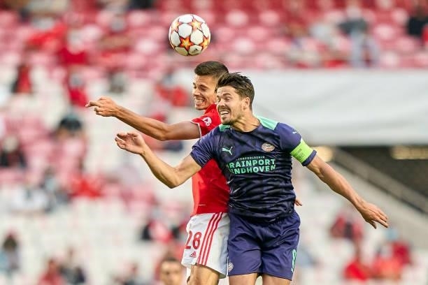 Marco Van Ginkel of PSV Eindhoven competes for the ball with Julian Weigl of SL Benfica during the UEFA Champions League Play-Offs Leg One match...