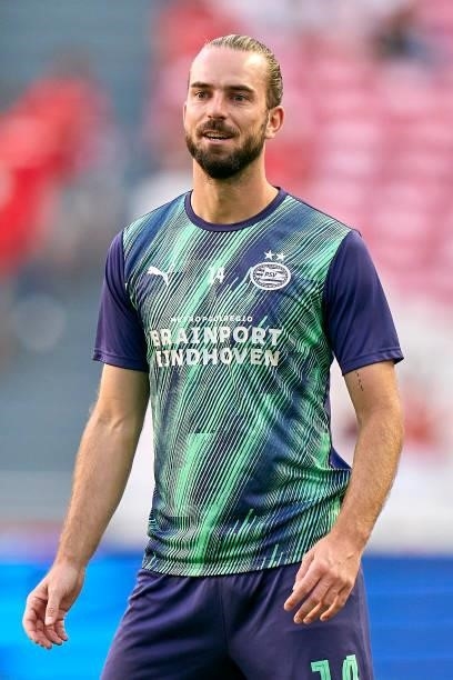 Davy Propper of PSV Eindhoven looks on during the warm up prior to the UEFA Champions League Play-Offs Leg One match between SL Benfica and PSV...