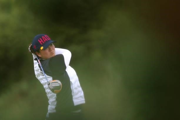 Angel Yin of The United States tees off on the ninth hole during Day One of the AIG Women's Open at Carnoustie Golf Links on August 19, 2021 in...