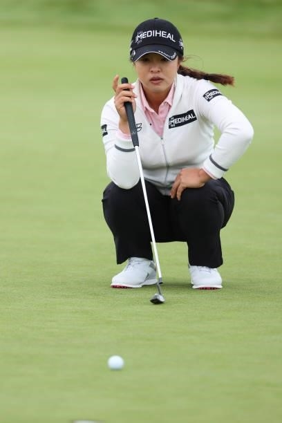 Sei Young Kim of South Korea lines up a putt on the fifteenth green during Day One of the AIG Women's Open at Carnoustie Golf Links on August 19,...
