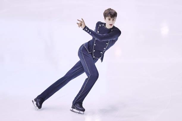 Joseph Alexander Zakipour of Great Britain competes in the Junior Men's Short Program during the ISU Junior Grand Prix of Figure Skating at Patinoire...