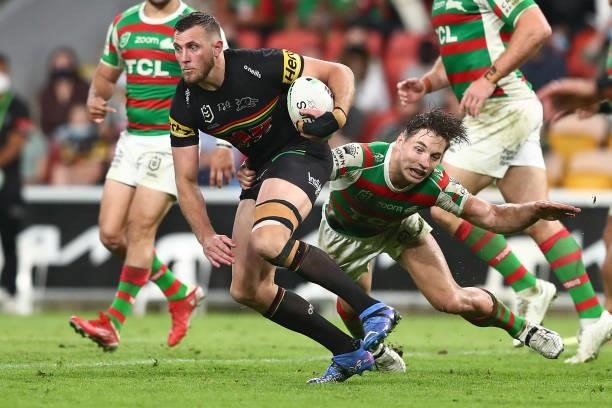 Kurt Capewell of the Panthers evades the tackle of Cameron Murray of the Rabbitohs during the round 23 NRL match between the Penrith Panthers and the...