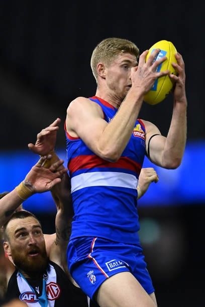 Tim English of the Bulldogs takes a mark during the round 23 AFL match between Western Bulldogs and Port Adelaide Power at Marvel Stadium on August...