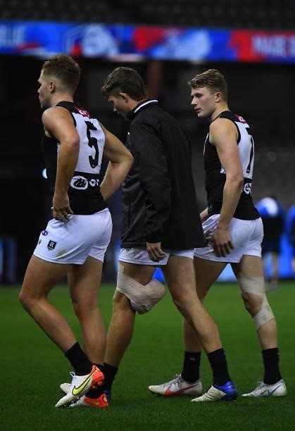 Mitch Georgiades of the Power walks from the field bandaged with an icepack following the round 23 AFL match between Western Bulldogs and Port...