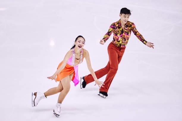 Miku Makita and Tyler Gunara of Canada compete in the Junior Ice Dance Rhythm Dance during the ISU Junior Grand Prix of Figure Skating at Patinoire...