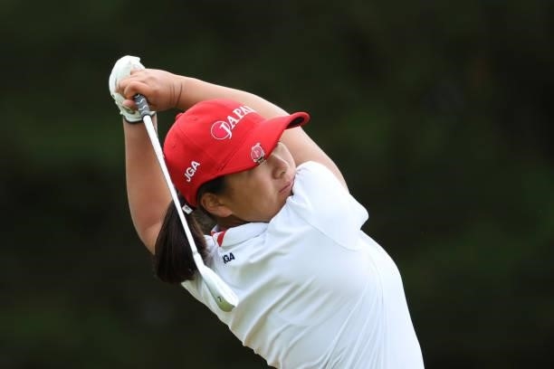 Amateur Tsubasa Kajitani of Japan tees off on the eighth hole during Day Two of the AIG Women's Open at Carnoustie Golf Links on August 20, 2021 in...