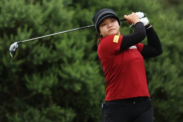 Wichanee Meechai of Thailand tees off on the ninth hole during Day Two of the AIG Women's Open at Carnoustie Golf Links on August 20, 2021 in...