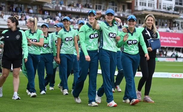 Players of Oval Invincibles Women take part in a celebratory lap of the pitch following the Eliminator match of The Hundred between Oval Invincibles...