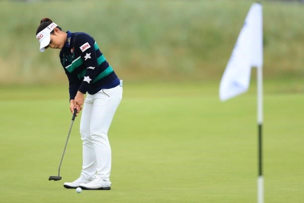 Moriya Jutanugarn of Thailand putts on the sixteenth green during Day Two of the AIG Women's Open at Carnoustie Golf Links on August 20, 2021 in...