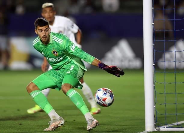 Jonathan Bond of Los Angeles Galaxy gives up a goal against the San Jose Earthquakes in the second half at Dignity Health Sports Park on August 20,...