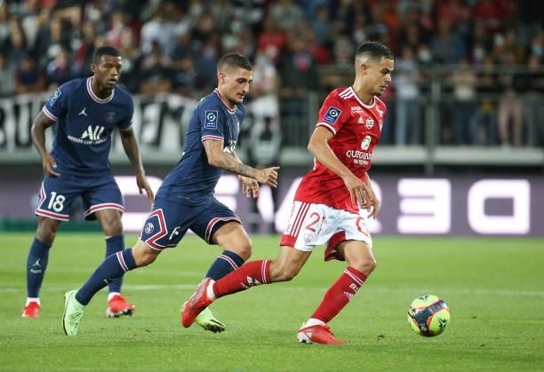 Romain Faivre of Brest, Marco Verratti of PSG during the Ligue 1 match between Stade Brestois 29 and Paris Saint-Germain at Stade Francis Le Ble on...