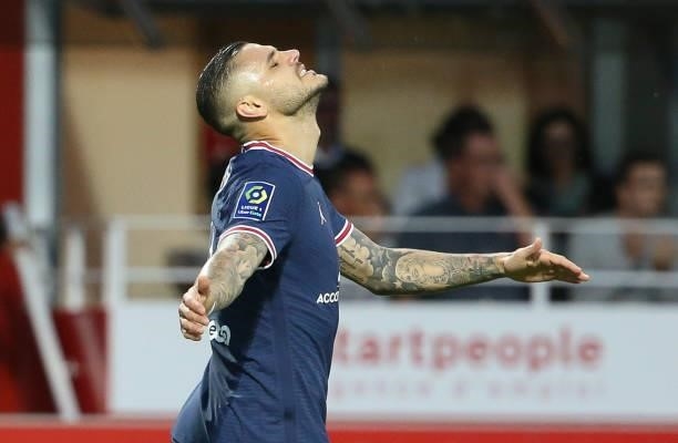 Mauro Icardi of PSG reacts after missing a goal during the Ligue 1 match between Stade Brestois 29 and Paris Saint-Germain at Stade Francis Le Ble on...
