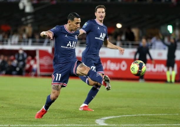 Angel Di Maria of PSG scores his goal during the Ligue 1 match between Stade Brestois 29 and Paris Saint-Germain at Stade Francis Le Ble on August...