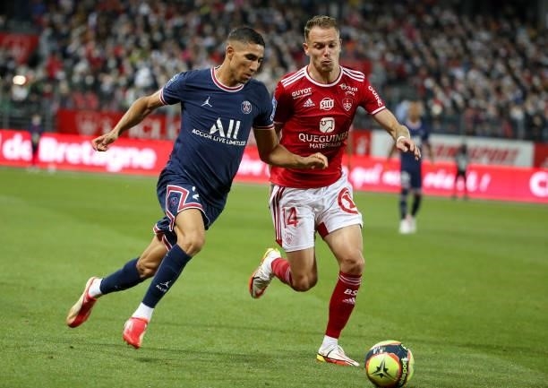 Achraf Hakimi of PSG, Irvin Cardona of Brest during the Ligue 1 match between Stade Brestois 29 and Paris Saint-Germain at Stade Francis Le Ble on...