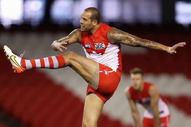 Lance Franklin of the Swans kicks a goal during the round 23 AFL match between Sydney Swans and Gold Coast Suns at Marvel Stadium on August 21, 2021...
