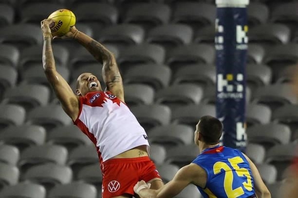 Lance Franklin of the Swans marks during the round 23 AFL match between Sydney Swans and Gold Coast Suns at Marvel Stadium on August 21, 2021 in...