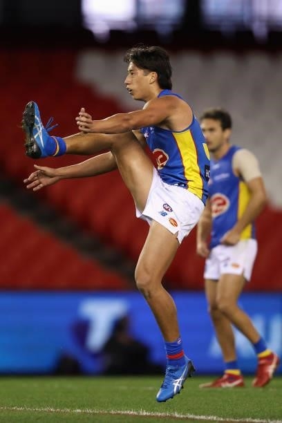Alex Davies of the Suns attempts a kick at goal during the round 23 AFL match between Sydney Swans and Gold Coast Suns at Marvel Stadium on August...